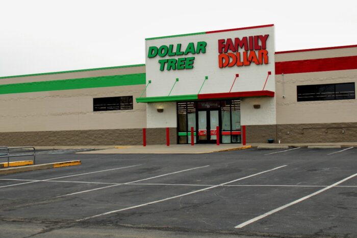 The Dollar Tree and Family Dollar Store Parking sit Empty. Over 400 Stores Were Temporarily Shut Down Due To A Infestation at a Distribution Center.