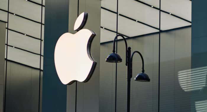 he closed up of Apple Store
