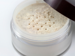Baby powder makeup