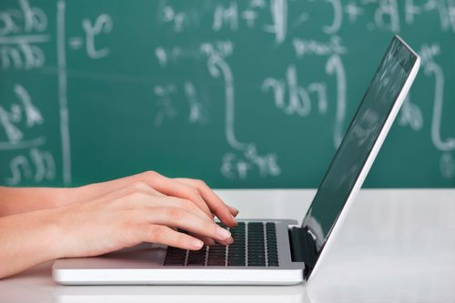 univeristy-student-using-laptop
