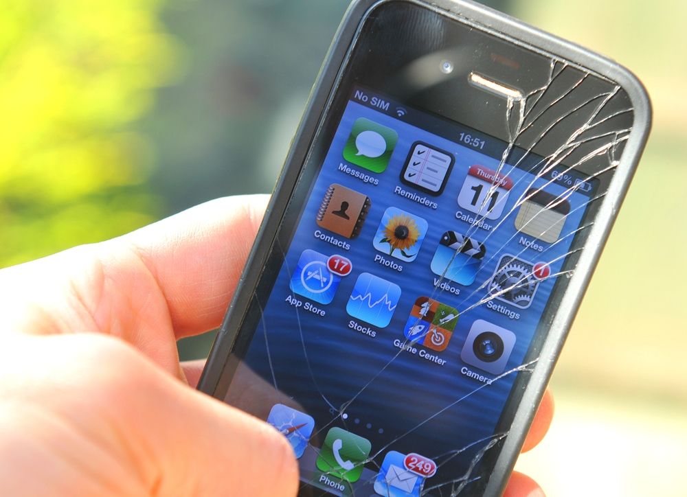iphone-cracked-screen