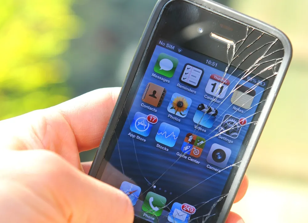 iphone-cracked-screen