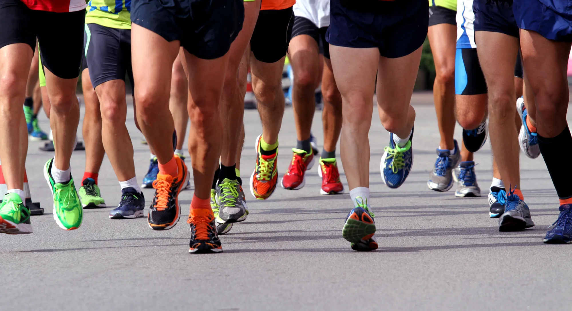 many runners to race to the finish line of the marathon