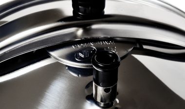 Pressure cooker stainless steel explosion burn