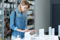 0% interest deferred interest store credit card woman shopping for electronics