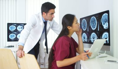 doctors looking at brain scan of Mirena Pseudotumor lawsuit