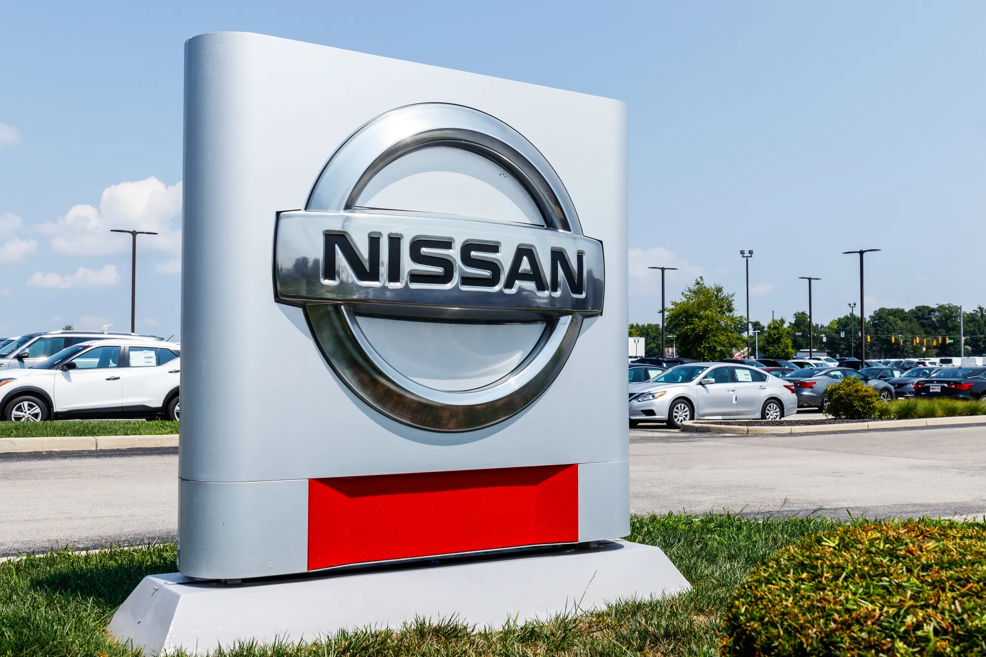 Nissan Altima car dealership