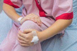 DePuy CMW 1 Bone Cement causing knee pain for woman in hospital