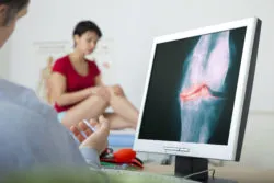Woman at consultation for knee pain.