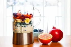 Kitchen blender with fruit
