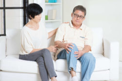 Old man and woman knee pain