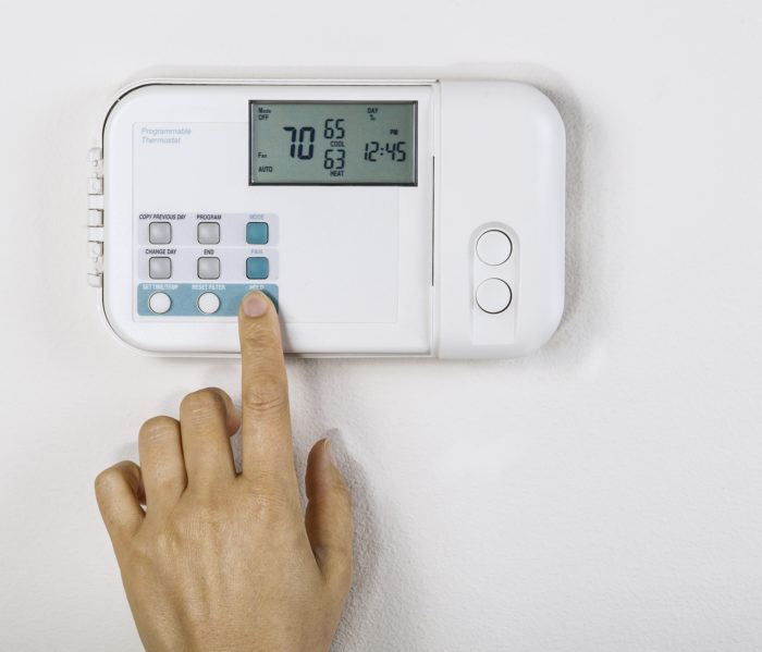 verde energy customer adjusting temperature in home