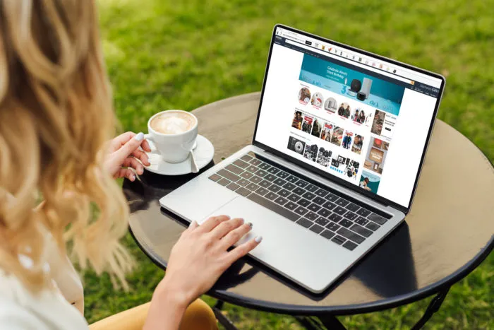 woman purchasing SquareTrade protection plan for Amazon purchase