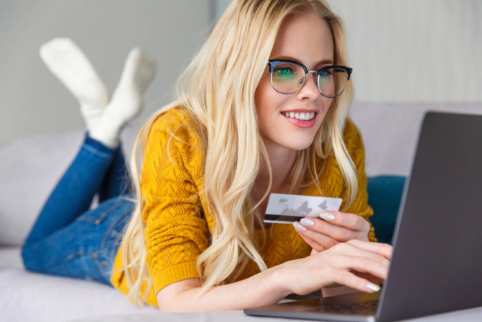 woman shopping at Harriet Carter website