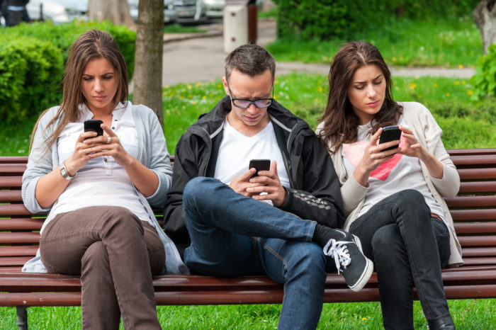consumers on cell phones being tracked by AT&T