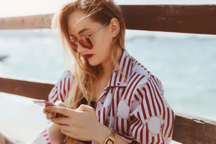 california woman calling volaris