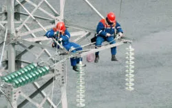 Construction workers discuss Oregon predictive scheduling laws.