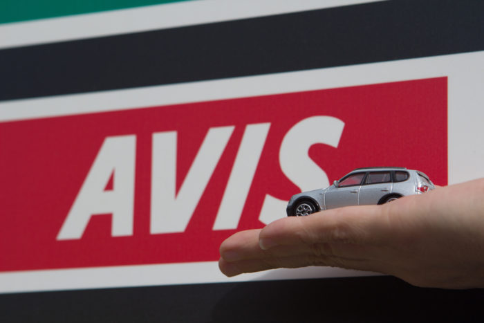 avis car rental sign