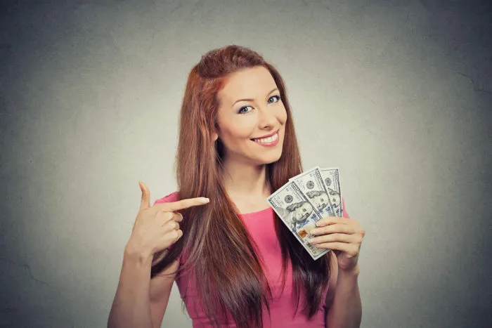 women getting money from FTC refund