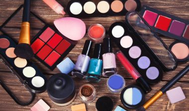 Asbestos lung cancer may be a risk to anyone using certain cosmetics containing talc.