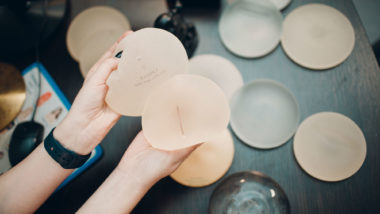 There are a variety of symptoms of breast implant illness.