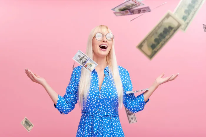 woman getting ftc refund money