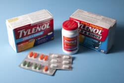 Tylenol medicine in different packaging regarding the class action lawsuit moving forward in Quebec