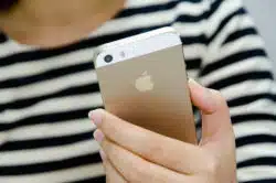 girl using I phone
