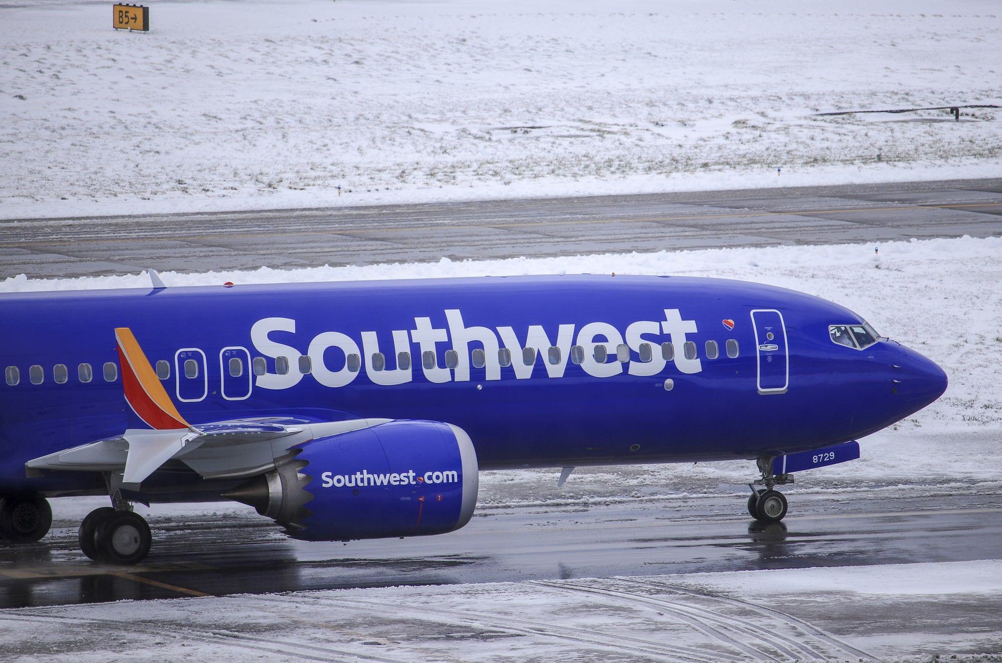 737 southwest plane