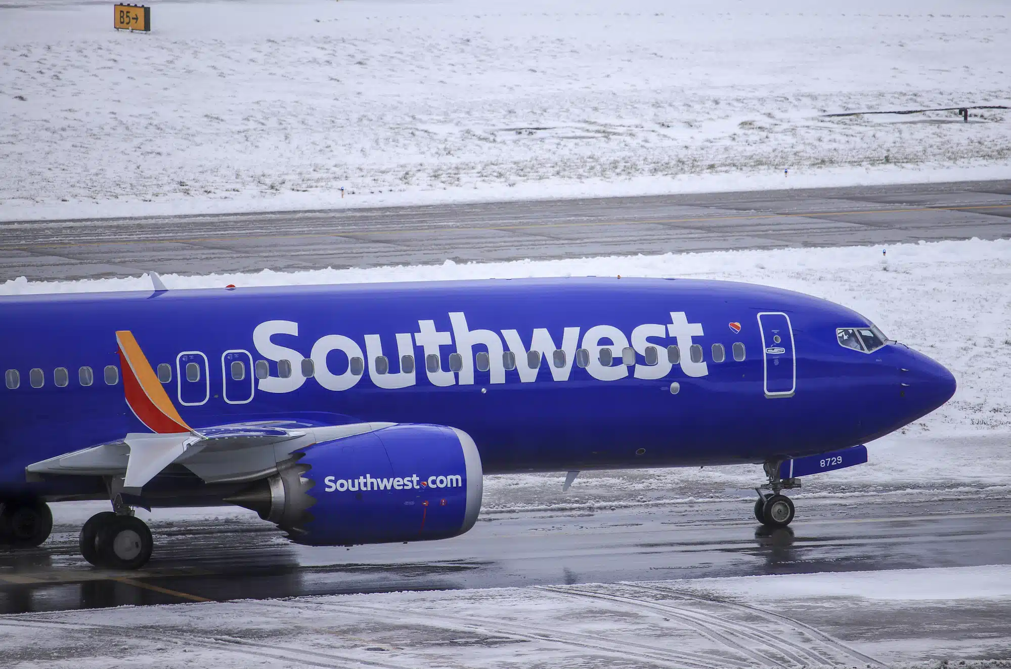 737 southwest plane