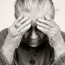 elderly woman looking upset regarding the expanding class action lawsuit against Canadian retirement facilities over senior abuse