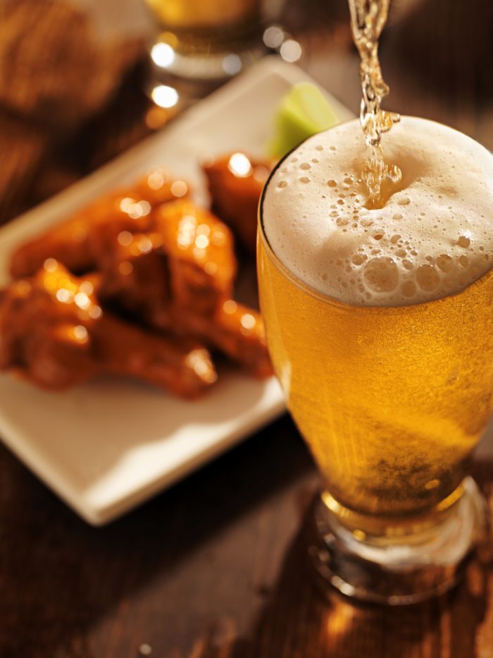 hooters beer and chicken wings