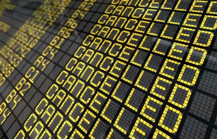 airport board that shows all of Hawaiian Airlines cancelled flights