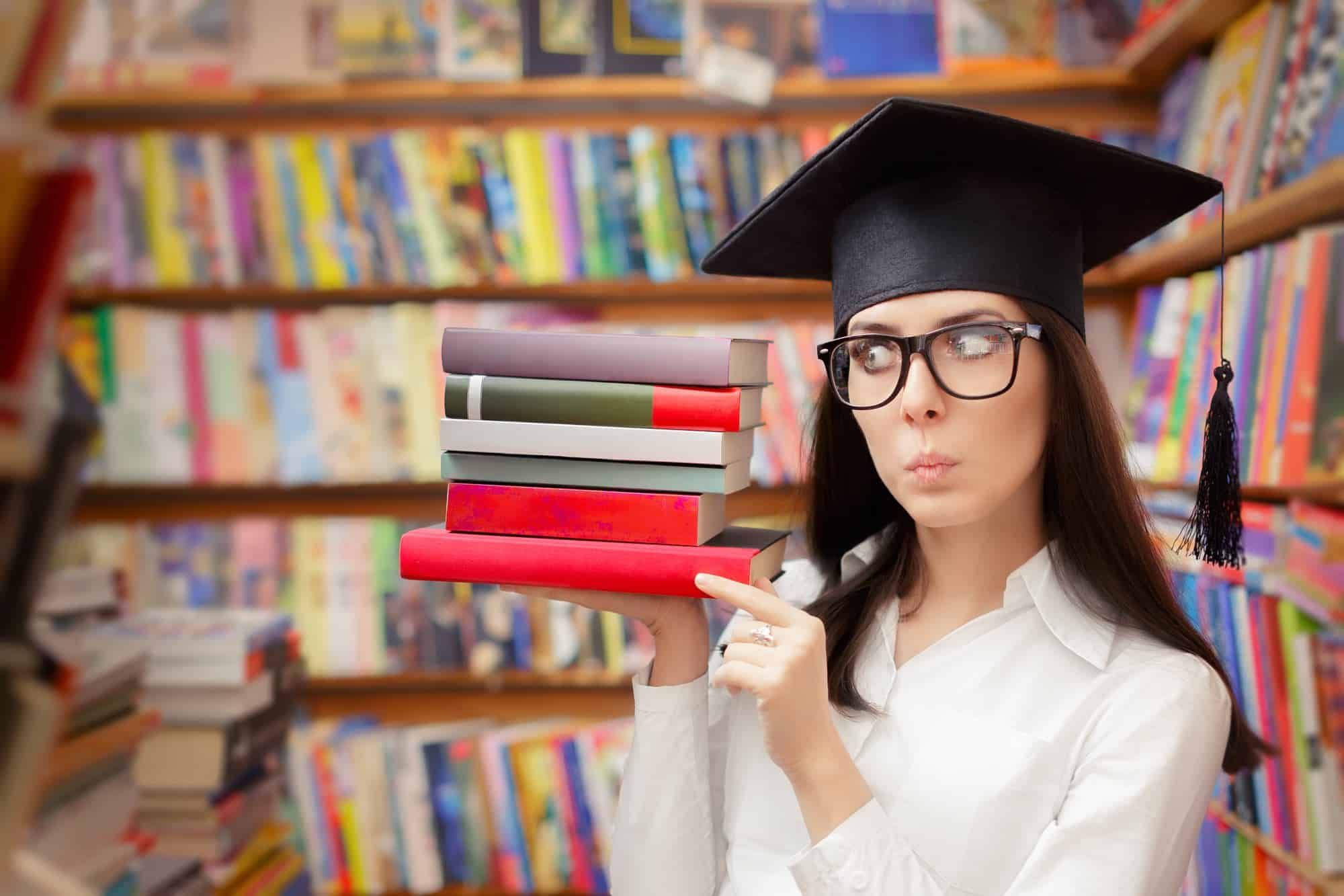 Student holding Barnes & Noble textbook
