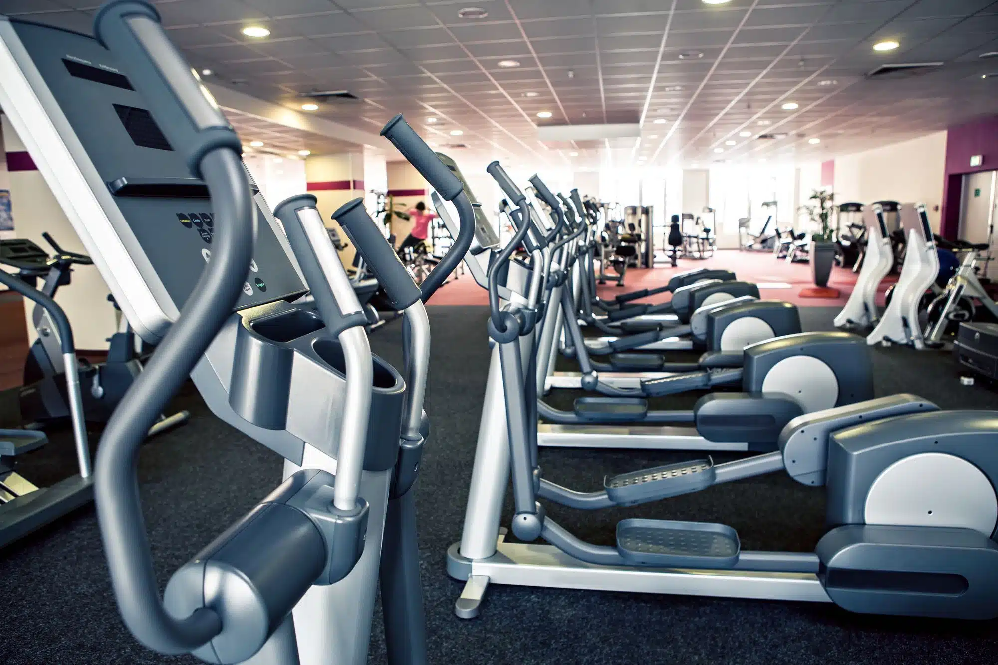 24 hour fitness empty gym