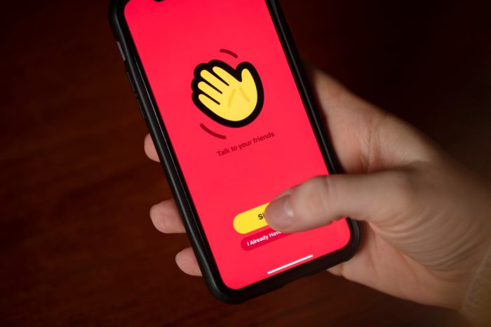 houseparty app on smartphone