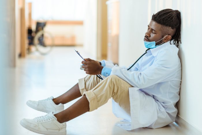 nurse files Covid-19 mask lawsuit