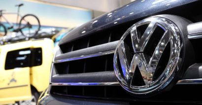 VW car engine water pump defect