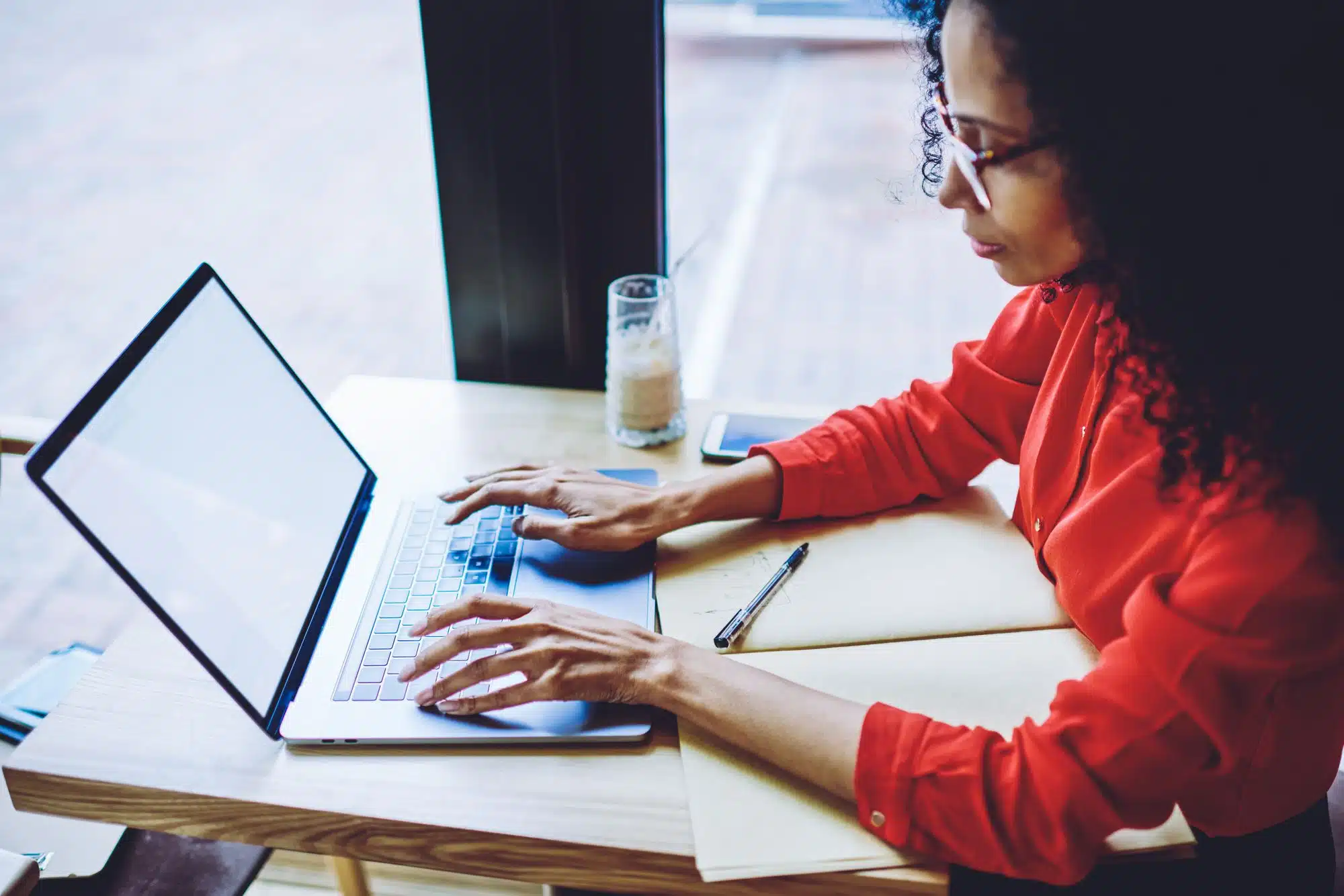 Do California overtime laws apply to working from home?