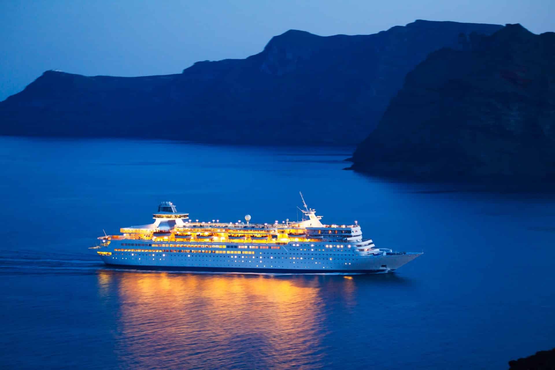 Cruise ship 