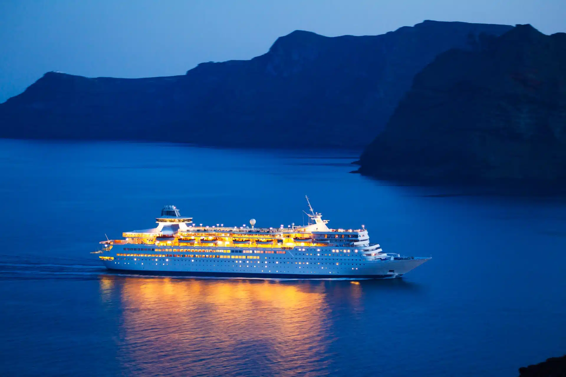 Cruise ship 