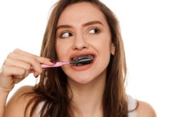 Brushing teeth with Active Wow