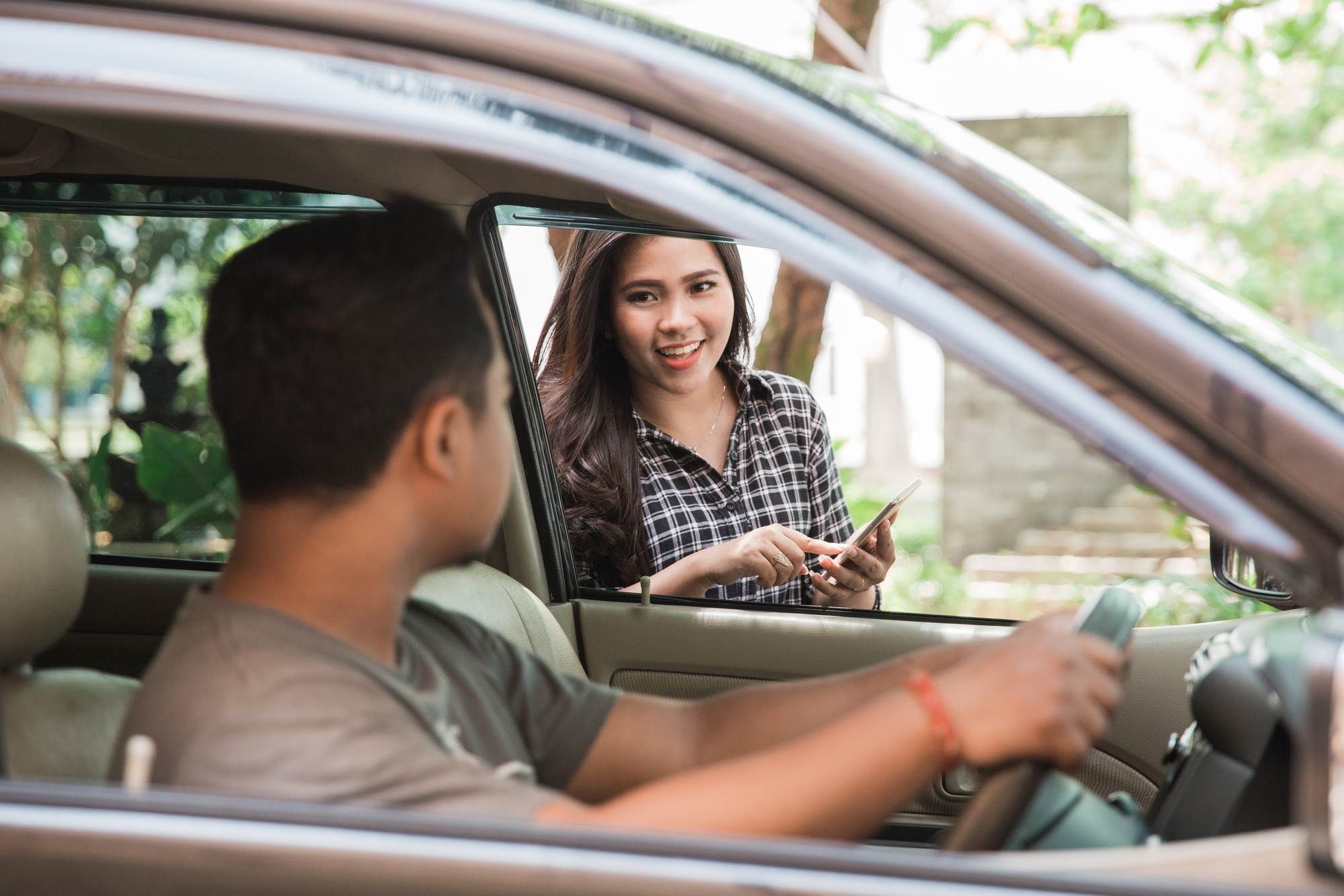 Does an Uber driver contractor get paid enough money?