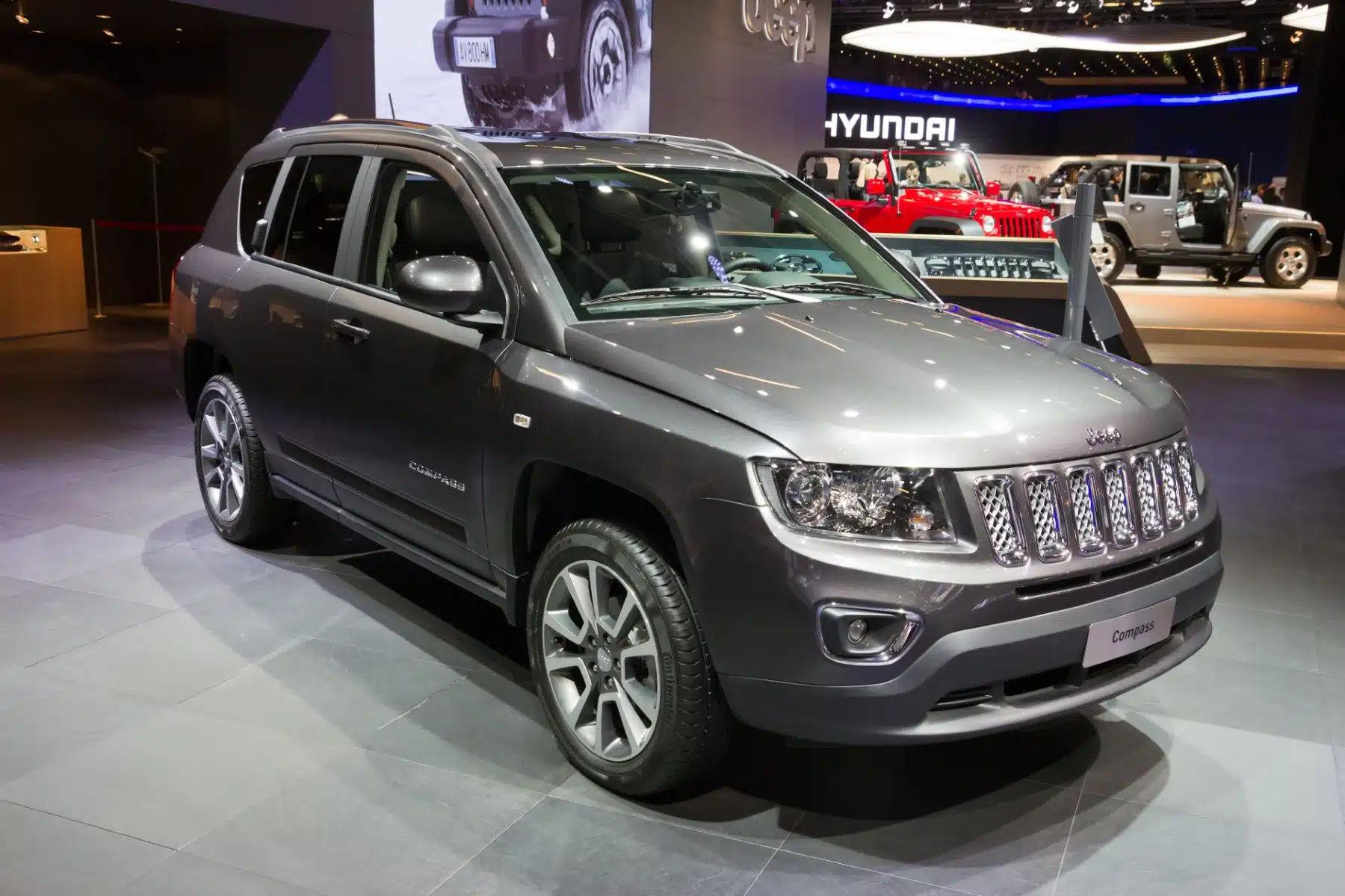 Dark silver Jeep Compass - 2018 Jeep Compass