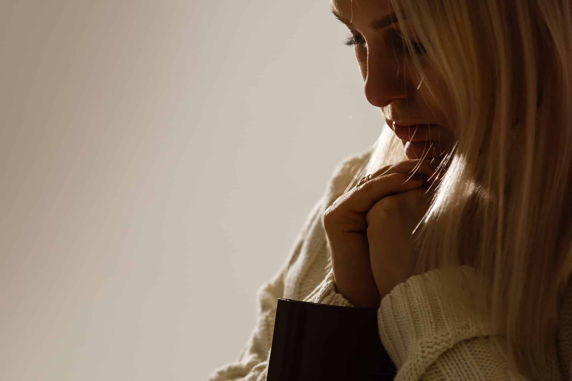 praying teenage girl