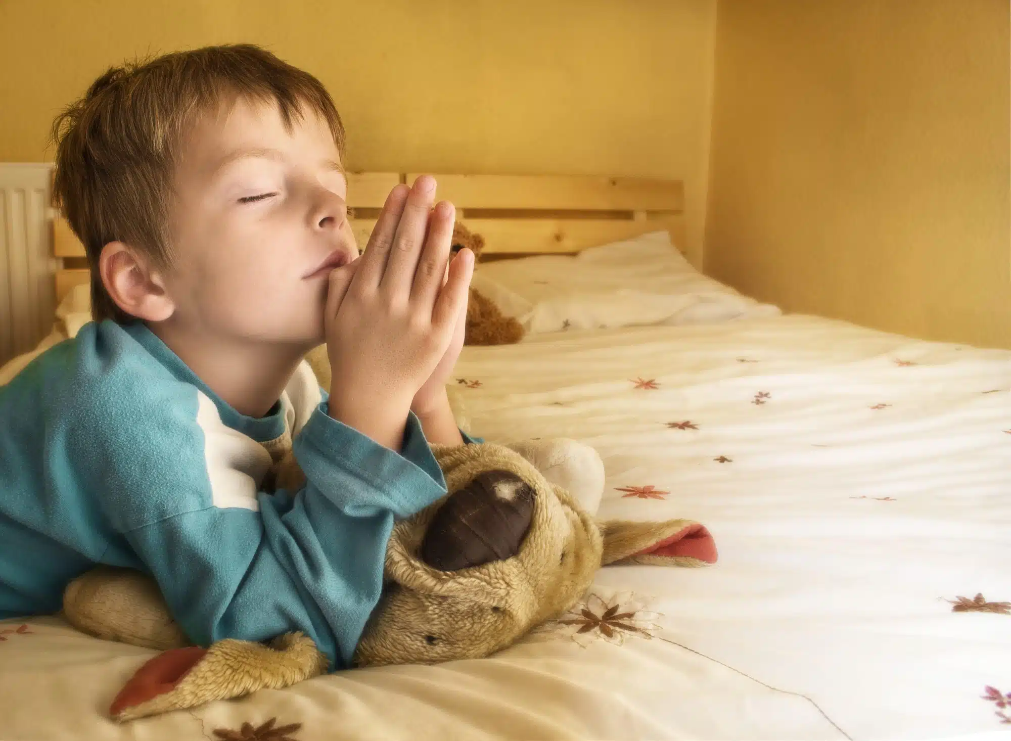 Little boy prays at bedtime
