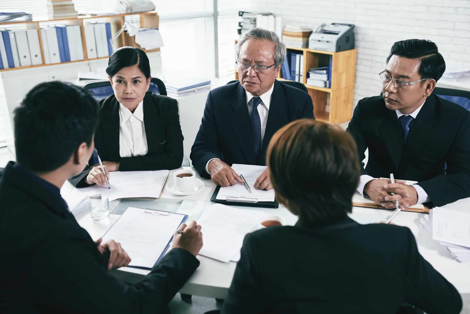 Opposing lawyers discuss settling a case