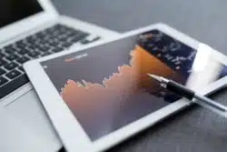 The E*Trade glitch allegedly reflected high crude oil prices which were not accurate.