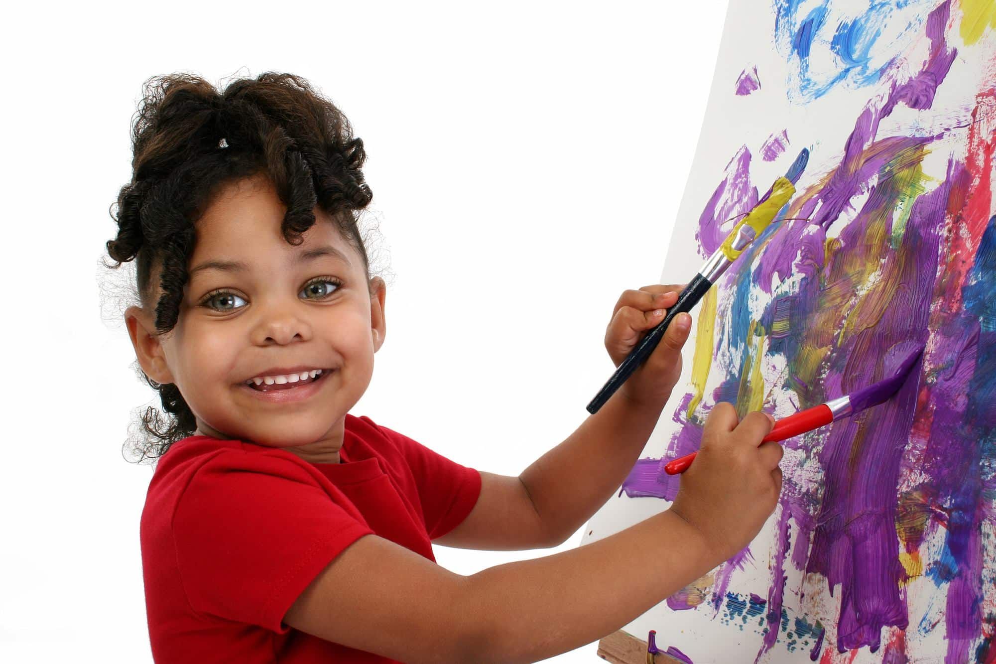 Little-girl-painting-on-paper