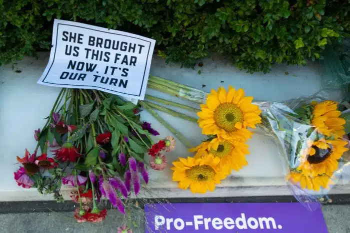 flowers and notes left in memory of RBG